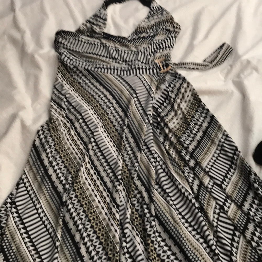 White House black market flowy maxi dress